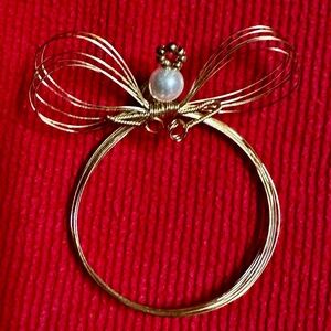 🎈😍🎈3 Jewelry Bundle Items $15. Halo Wings Angel Brooche With Pearl Never Worn